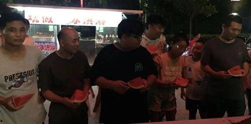 网红吃瓜群众图片真实  第3张