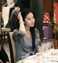 娱乐吃瓜女星剧组,揭秘吃瓜女星与神秘剧组背后的故事 第3张 娱乐吃瓜女星剧组,揭秘吃瓜女星与神秘剧组背后的故事 第3张